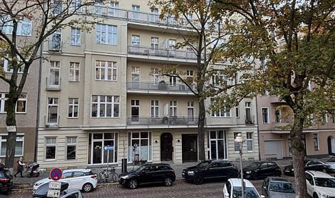 Charming older building, 2-room apartment, in need of renovation, currently vacant.