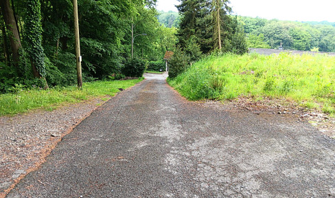 Project Witten: Building plot with building permit and approved drainage plan – suitable for 3 residential units.