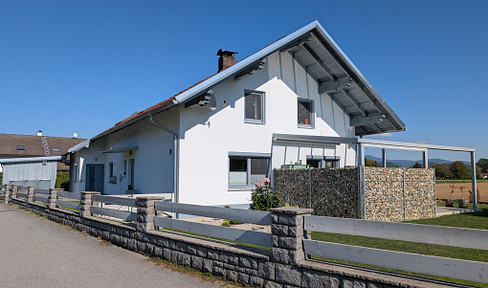 Two-family house / Multi-generational house in Niederwinkling.