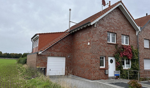 High-quality semi-detached house with a large plot, garage, and potential for renovation, located in a desirable area.