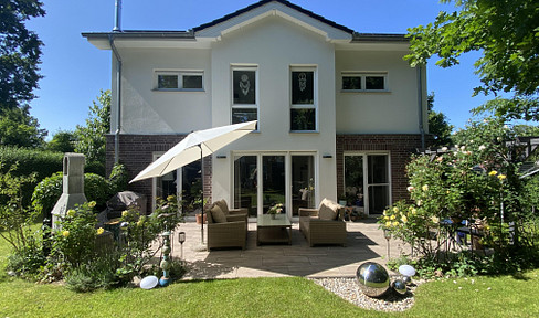Energy-efficient city villa with a park-like garden – a family haven located between Berlin and Potsdam.