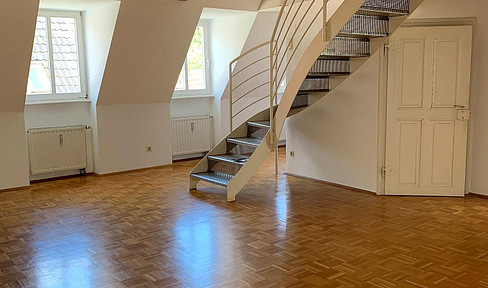Charming maisonette apartment with approximately 100 square meters of living space, located in the historic old town of Blieskastel.