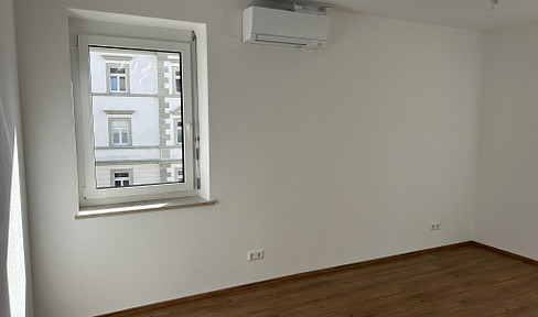 Vorankündigung: Neu sanierte 3 Zimmer Wohnung mit sonnigem Balkon, Aufzug, TG-Stellplätzen