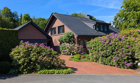 Large detached house in a green area, located at the foot of the Beutling hill, for sale privately, without any commission.