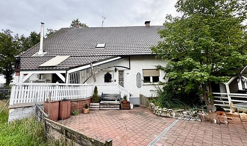 Provisionsfrei: Zweifamilienhaus in familienfreundlicher Lage von Sassanfahrt