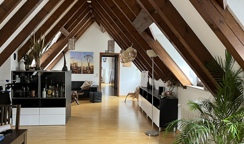 Außergewöhnliche Dachgeschosswohnung in Stuttgart-West