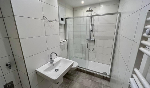 Brand new! Renovated 4-room apartment with balcony and garage in Schwachhausen.