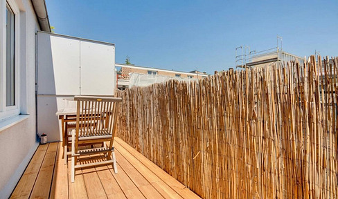 Apartment in the attic, located near the university and museum district, with a balcony and elevator access.