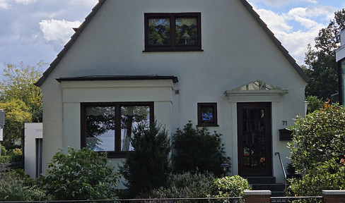 Großzügiges Einfamilienhaus mit viel Potenzial - provisionsfrei