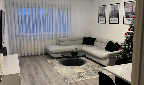 Completely renovated and modern: 2-room apartment with fitted kitchen and private garage in Gärtringen.
