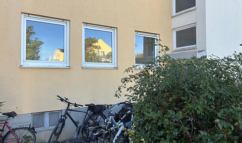 Bright 3-room apartment on a high floor with a share of the garden, located in Germering.