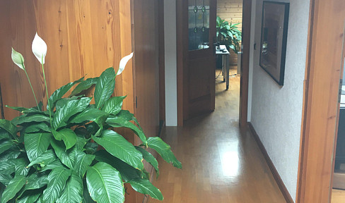 Charming office and consulting space with a unique atmosphere.