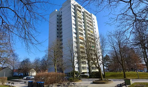 Renovated 3-room apartment with panoramic views, a heated rooftop pool, and an underground parking space.