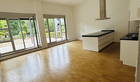 3-room apartment with a terrace and fitted kitchen.