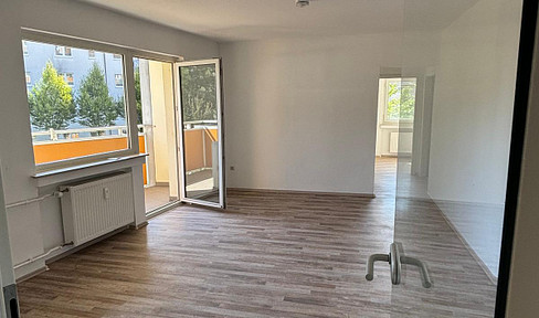 Bright 3-room apartment with balcony and elevator – centrally located and quiet in Oberhausen.