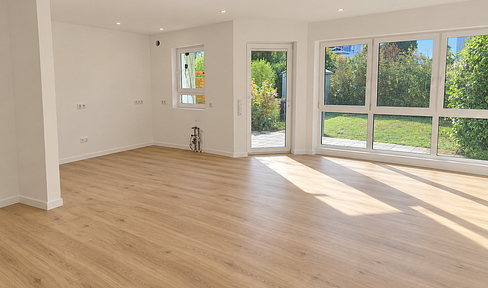 Frisch renovierte 2-Zimmer-Gartenwohnung mit neuer Einbauküche in Frankfurt-Nied