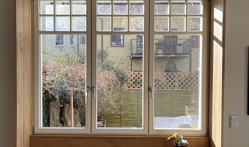 Exclusive 3-room apartment | 128 m² | Courtyard access | 2 bathrooms.