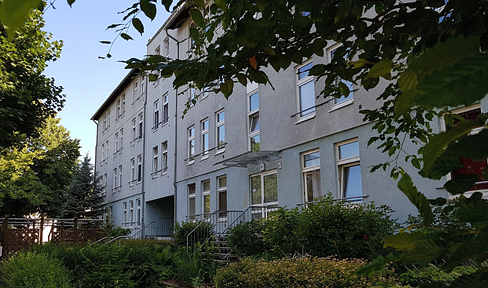 Moderne 1-Zimmer-Wohnung mit neuer Einbauküche (2024) – ruhig im Grünen, 2 S-Bahnhöfe fußläufig