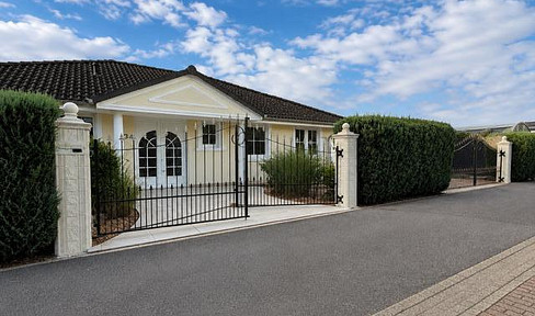 Private: Exclusive bungalow in a quiet, cul-de-sac location.