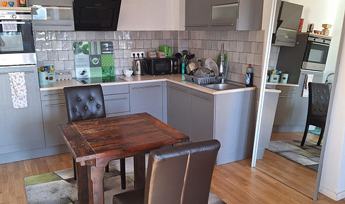 2-Zimmerdachgeschosswohnung, EBK, Fußbodenheizung im Bad, PKW-Stellplatz