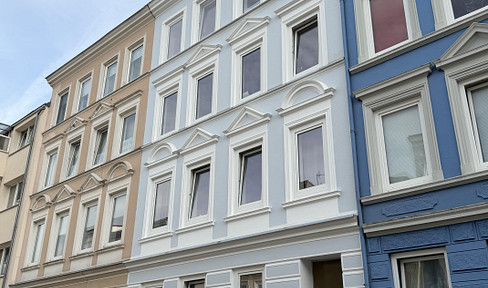 Extensively modernized multi-family building with a factor of 17.9 in Lübeck.