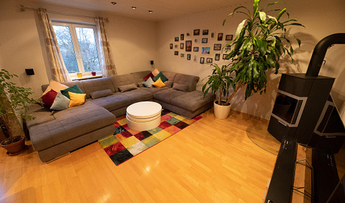 Commission-free: Dream living near Friesenpark - Spacious maisonette with rooftop terrace and fireplace.