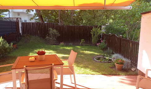 Well-maintained terraced house with a garage, located in a prime location.