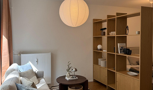 Renovated and fully furnished 1-bedroom apartment near Kantstraße.