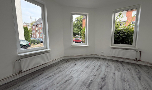 Frisch renovierte 3-Zimmer-Altbauwohnung mit Erker und neuer Einbauküche in Kiel-Wellingdorf
