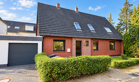 Ein- oder Zweifamilienhaus mit Garage und Dachterasse - Potenzial für ein modernes Zuhause