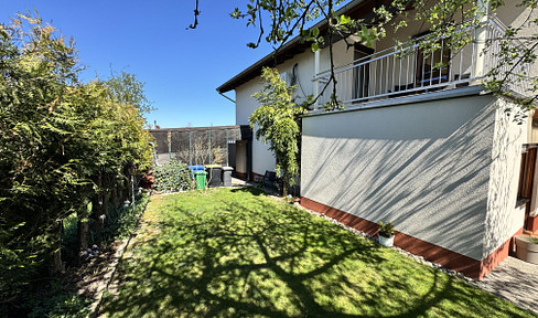 Spacious terraced house with 210 m², sauna, and air conditioning.