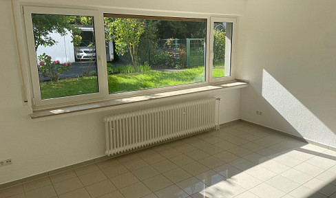 Cozy, bright apartment with a fitted kitchen, located near the university, in a well-maintained apartment building.