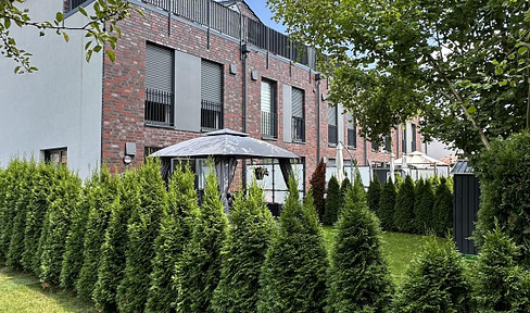 Modern townhouse with the highest standard of living, meeting KfW 55 energy efficiency standards.