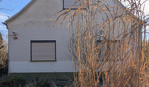 For sale by owner: Two residential buildings on a 768 m² plot in Berlin-Kaulsdorf. (No agency fees.)