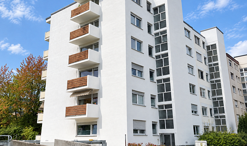 Immediately available! 18-unit multi-family building in the western district of Regensburg.