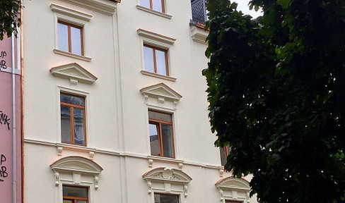 Altbaucharme trifft Moderne – stilvolle 2-Zimmer-Wohnung mit Balkon auf der Berger Straße