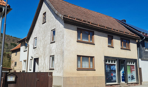 Wohn- & Geschäftshaus mit Laden, Scheune, 3 Garagen – 1.030 m² im Ortskern, provisionsfrei