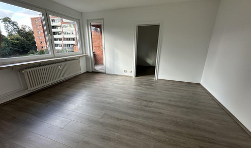 Erstbezug nach Komplettsanierung: 2-Zimmer-Wohnung mit Balkon in Hamburg-Stellingen