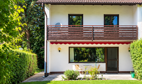 Detached house for sale, with no service charges; only 400 meters from the S-Bahn (suburban train).