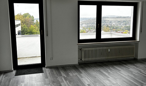 Helle 3- Zimmer Dachgeschosswohnung mit Balkon