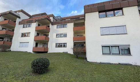 Helle und großzügige 5-Zimmer-Wohnung mit Balkon, Einbauküche und Garage in Ammerbuch-Altingen