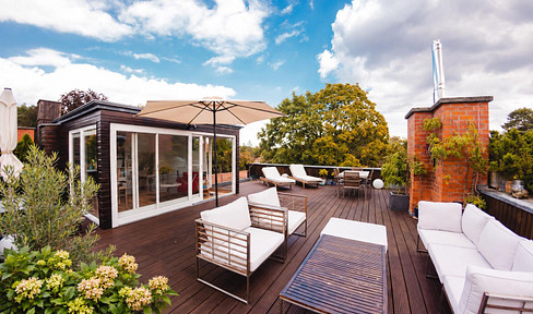 Bright and airy penthouse apartment with a spacious rooftop terrace, fireplace, and a Bulthaup kitchen, located in Wannsee.