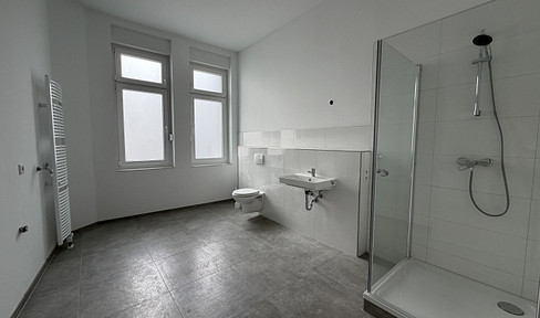 Renovated ground-floor apartment with a terrace.