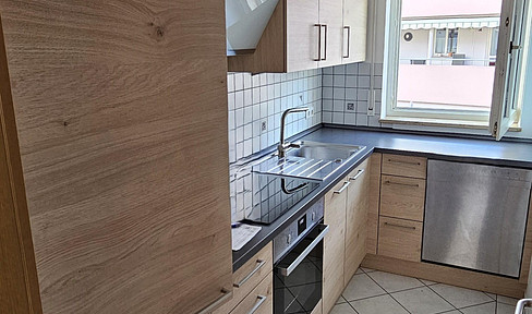 No fees, 3-room apartment in the city center.