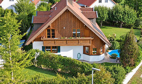 Detached, Spacious, Exceptional. - Family home with plenty of privacy - NO COMMISSION FEES.