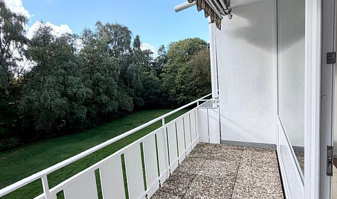 1-Zi.-Wohnung: hochwertig saniert, inkl. neuer Qualitätseinbauküche, neuem Bad und Stellplatz