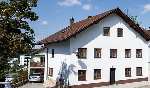 Triplex house | Completely renovated apartments | €24,000 annual gross rent | 5.12% yield.