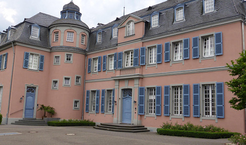 3 apartments in a protected historical residential and park complex.