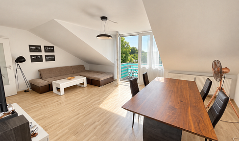 Modern 2-room penthouse apartment with a south-facing balcony and an optimal layout – no commission fees.