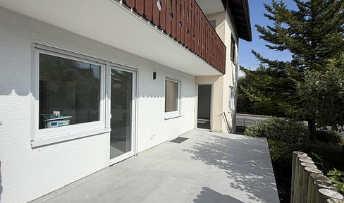 Luxuriously renovated 4-room apartment with a large terrace, garage, 2 parking spaces, and 3 cellars.